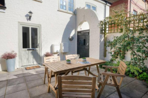 Quiet Sanctuary with Parking - The Wilton Cottage